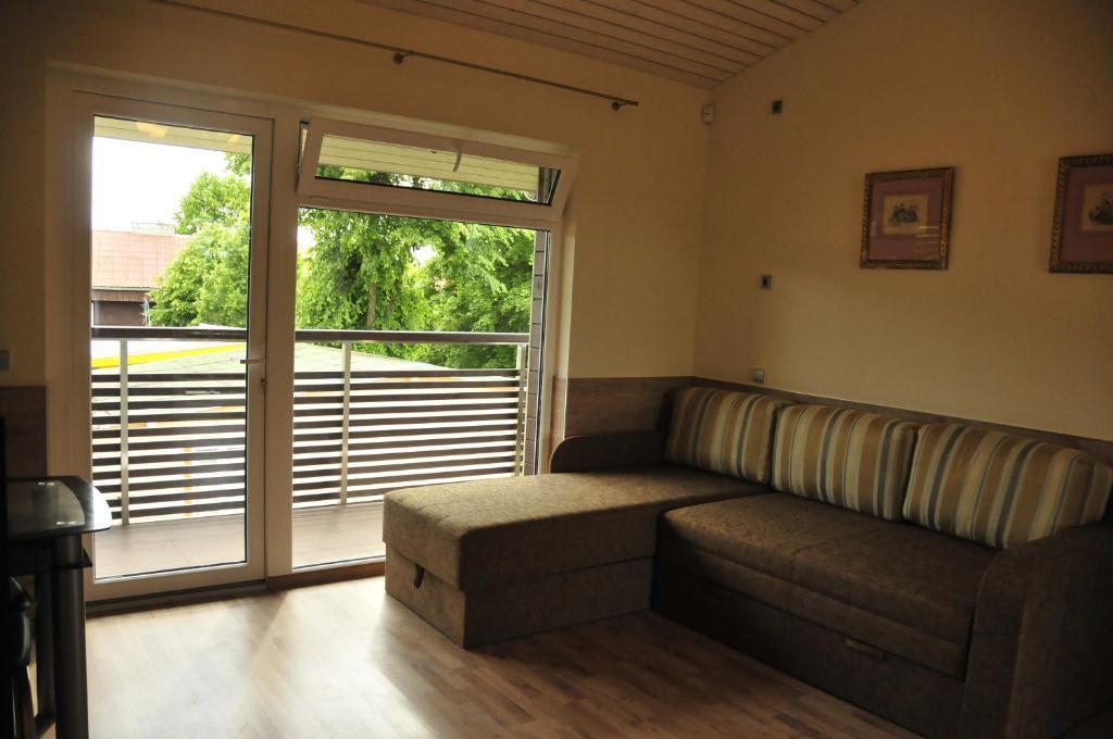 Apartamentai Trys Pusys Šventoji Habitación foto